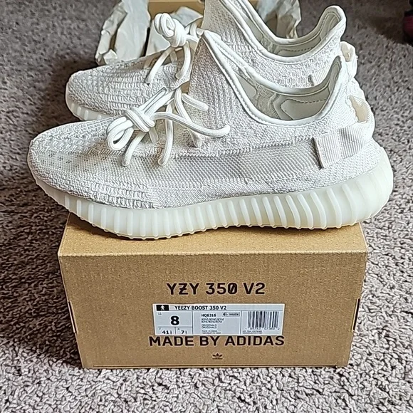 *** SOLD*** Yeezy Boost  350 V2 - Picture 2 of 3